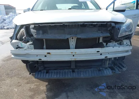 2015 Subaru Legacy 2.5I Premium z USA, uszkodzony, nr VIN 4S3BNBC69F3028912